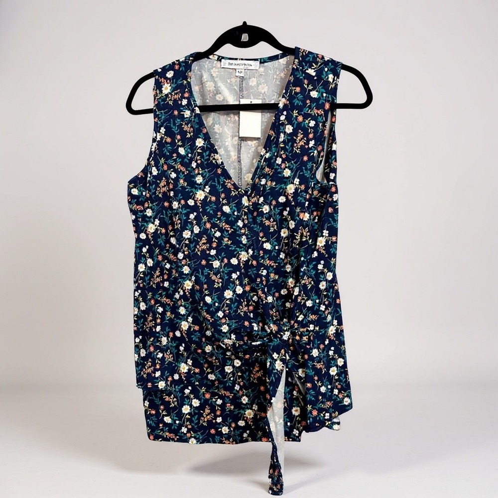 The Vanity Room Womens Navy Floral Wrap Blouse Sleeveless V-Neck Size 1X‎ NWT